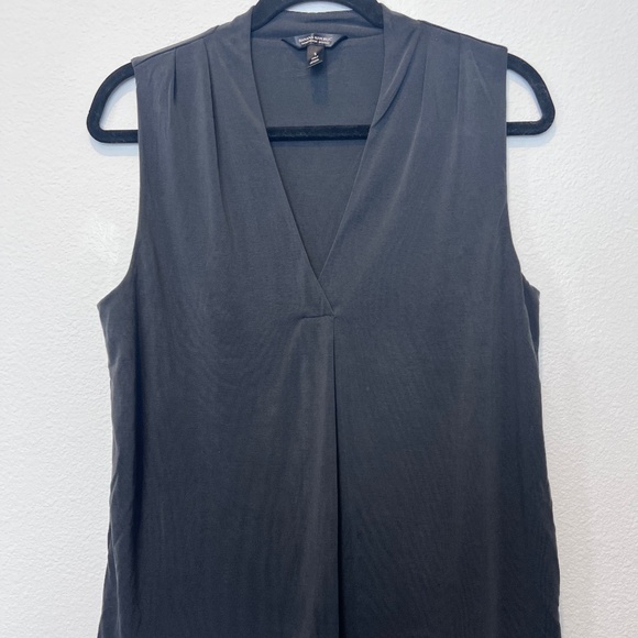 Banana Republic - Super Soft V Neck Tank - Picture 1 of 3